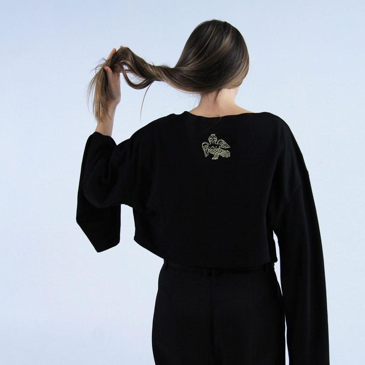 Российские дизайнеры активно черпают вдохновение в прошлом, чтобы явить миру что-то новое. И у них это отлично получается. Коллекции, созданные по историческим референсам, каждый раз притягивают взгляд. «Ключ-Медиа» тоже не удержался от очередного модного обзора вещей с мотивами 33-го региона.