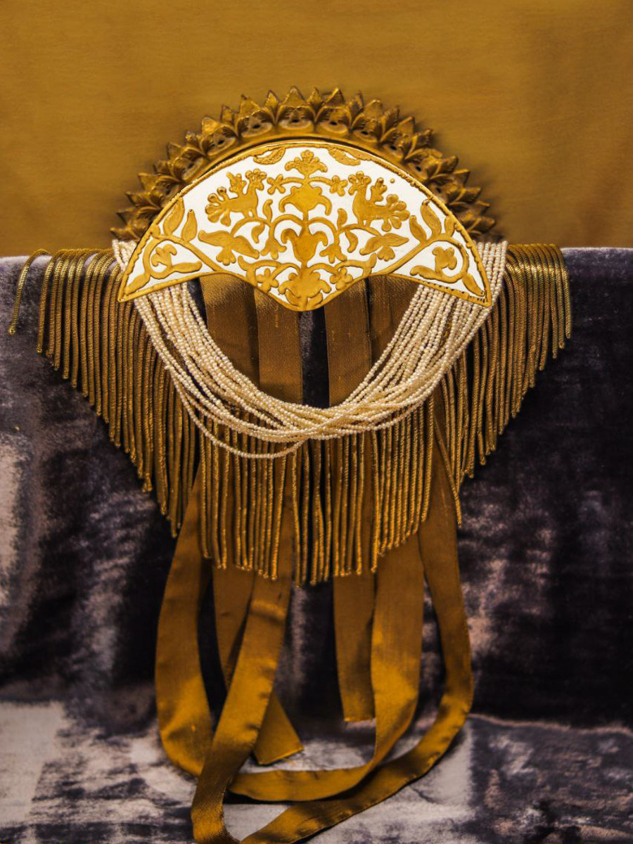 Сразу два творца из нашего региона в этом году принимают участие в масштабной выставке современного русского искусства «СВОЯСИ». Свои произведения в Государственном историческом музее в числе прочих 79 мастеров представили ювелир из Мурома Семен Старов и керамист из Владимира Елизавета Комарова. Рассмотрим их работы поближе!