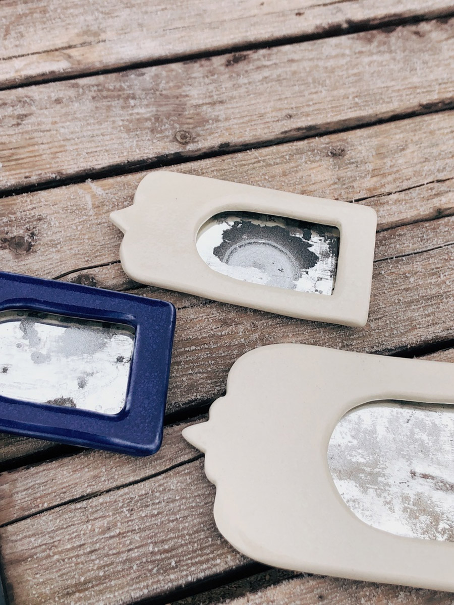 Сразу два творца из нашего региона в этом году принимают участие в масштабной выставке современного русского искусства «СВОЯСИ». Свои произведения в Государственном историческом музее в числе прочих 79 мастеров представили ювелир из Мурома Семен Старов и керамист из Владимира Елизавета Комарова. Рассмотрим их работы поближе!