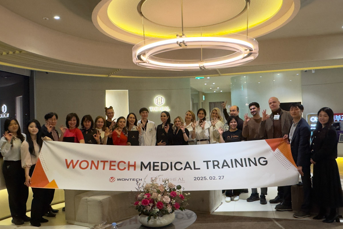 К-поп и К-бьюти — два безусловных глобальных тренда. Корейская поп-музыка в последние годы легко шагает по мировым чартам. Еще раньше повсеместное признание получила корейская индустрия красоты. Эксперты утверждают: она лет на 10 опережает весь остальной мир. На днях из Сеула вернулась Наталья Васькова, эксперт в косметологии и владелица Института красоты BABOR во Владимире. В столице Южной Кореи она была с рабочим визитом, привезла море впечатлений и, конечно, новые знания об инновационном аппарате OLIGIO.