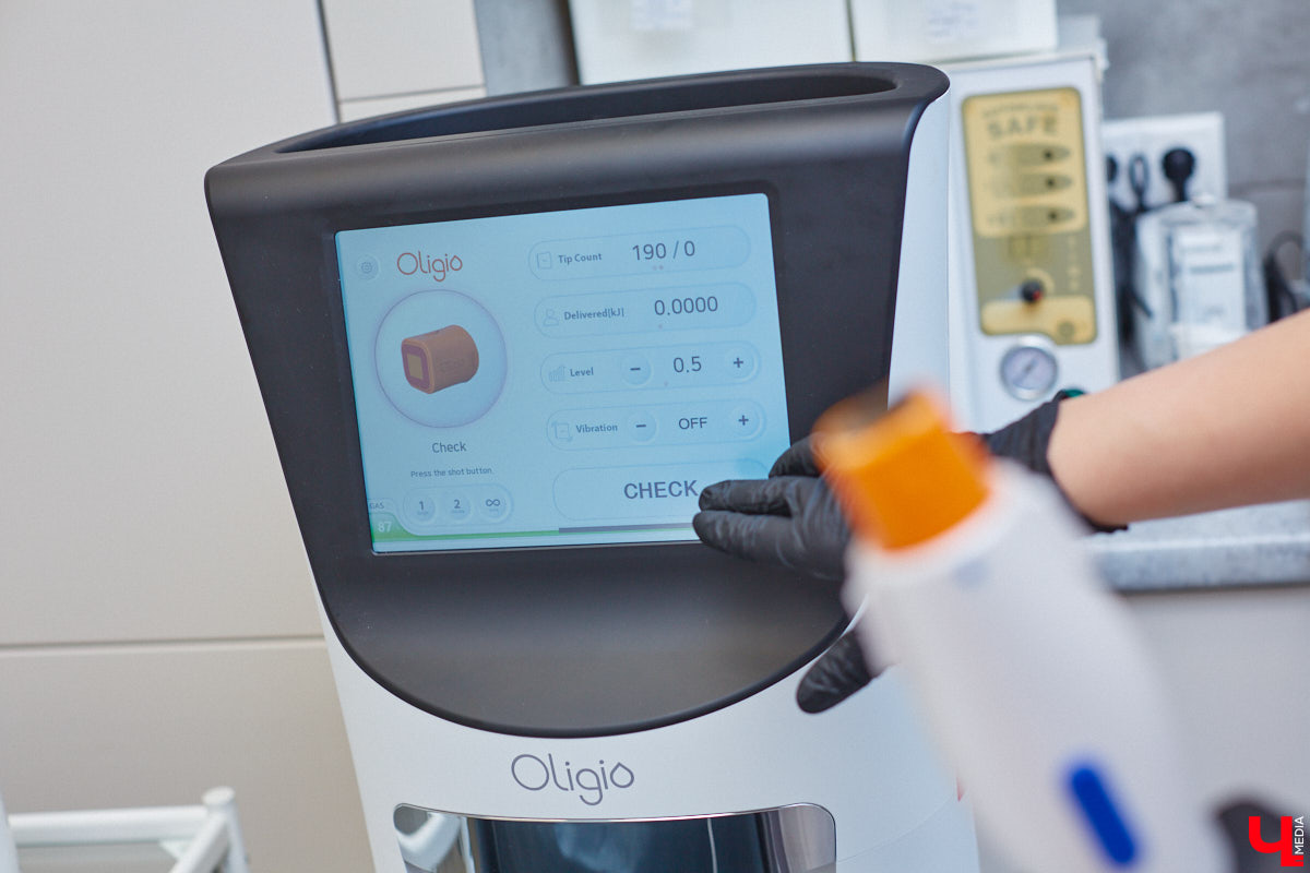 К-поп и К-бьюти — два безусловных глобальных тренда. Корейская поп-музыка в последние годы легко шагает по мировым чартам. Еще раньше повсеместное признание получила корейская индустрия красоты. Эксперты утверждают: она лет на 10 опережает весь остальной мир. На днях из Сеула вернулась Наталья Васькова, эксперт в косметологии и владелица Института красоты BABOR во Владимире. В столице Южной Кореи она была с рабочим визитом, привезла море впечатлений и, конечно, новые знания об инновационном аппарате OLIGIO.