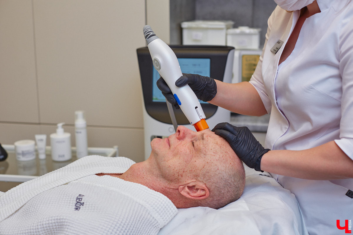 К-поп и К-бьюти — два безусловных глобальных тренда. Корейская поп-музыка в последние годы легко шагает по мировым чартам. Еще раньше повсеместное признание получила корейская индустрия красоты. Эксперты утверждают: она лет на 10 опережает весь остальной мир. На днях из Сеула вернулась Наталья Васькова, эксперт в косметологии и владелица Института красоты BABOR во Владимире. В столице Южной Кореи она была с рабочим визитом, привезла море впечатлений и, конечно, новые знания об инновационном аппарате OLIGIO.