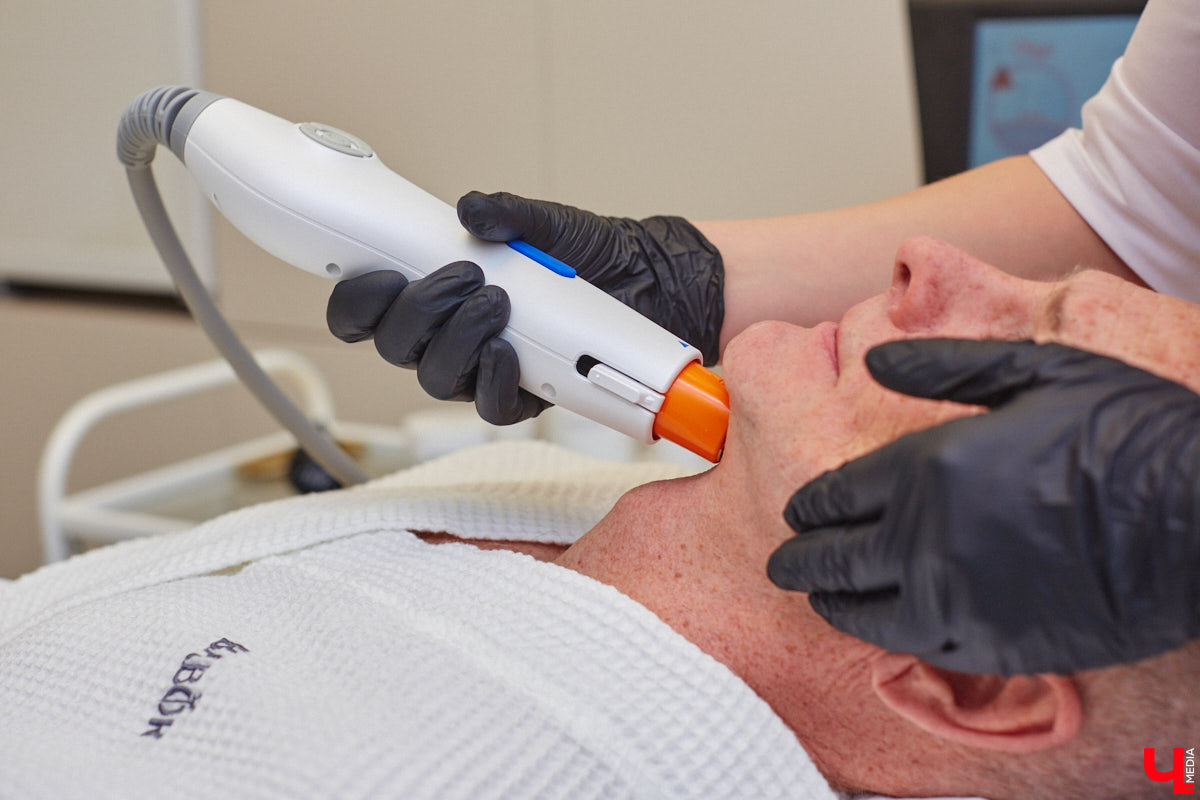 К-поп и К-бьюти — два безусловных глобальных тренда. Корейская поп-музыка в последние годы легко шагает по мировым чартам. Еще раньше повсеместное признание получила корейская индустрия красоты. Эксперты утверждают: она лет на 10 опережает весь остальной мир. На днях из Сеула вернулась Наталья Васькова, эксперт в косметологии и владелица Института красоты BABOR во Владимире. В столице Южной Кореи она была с рабочим визитом, привезла море впечатлений и, конечно, новые знания об инновационном аппарате OLIGIO.