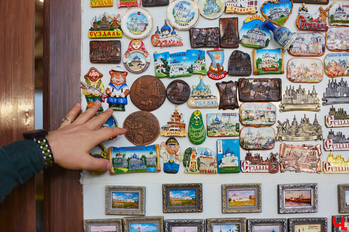 Григорий Кузьмин отметился в Книге рекордов России с коллекцией магнитов, связанных с Суздалем. Их у него больше тысячи! Мужчина собрал их вместе с коллегами к тысячелетию древнего города. И это мировое достижение, которое зафиксировано официально.