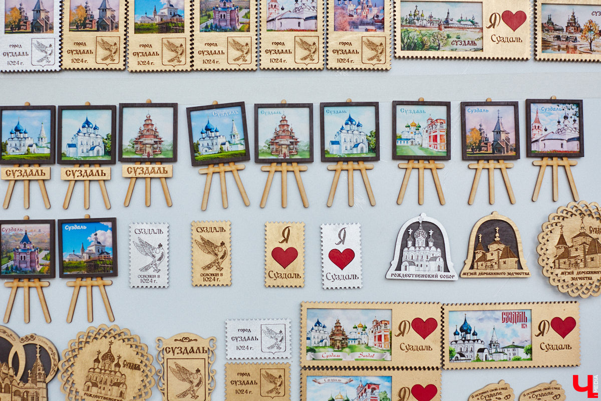 Григорий Кузьмин отметился в Книге рекордов России с коллекцией магнитов, связанных с Суздалем. Их у него больше тысячи! Мужчина собрал их вместе с коллегами к тысячелетию древнего города. И это мировое достижение, которое зафиксировано официально.