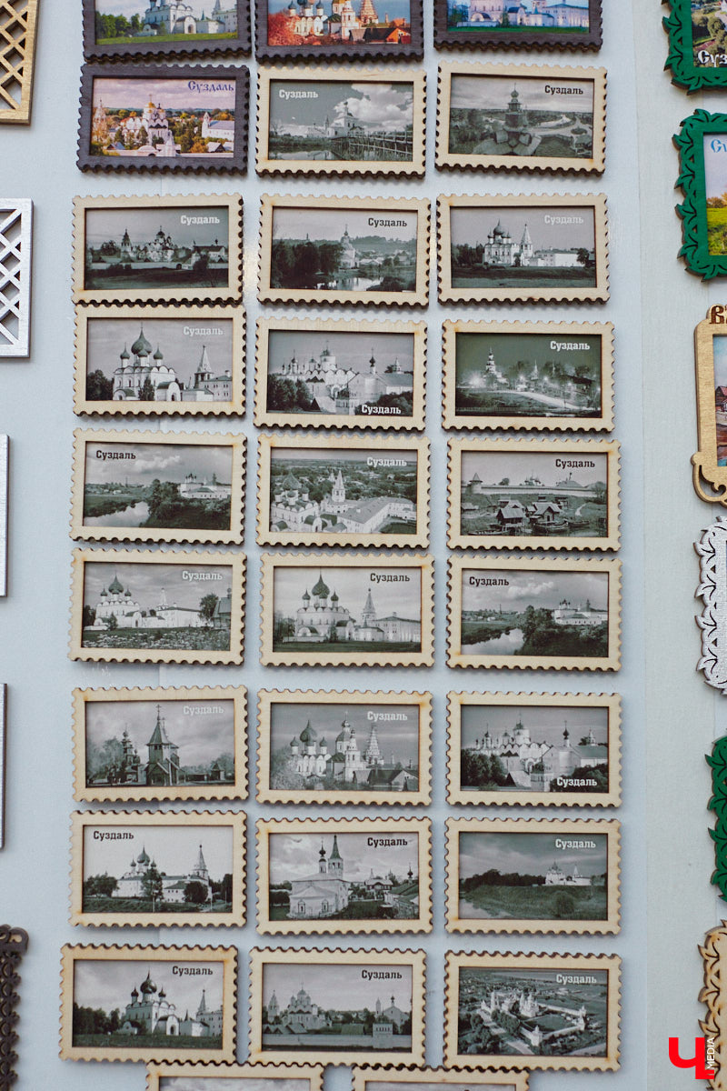 Григорий Кузьмин отметился в Книге рекордов России с коллекцией магнитов, связанных с Суздалем. Их у него больше тысячи! Мужчина собрал их вместе с коллегами к тысячелетию древнего города. И это мировое достижение, которое зафиксировано официально.