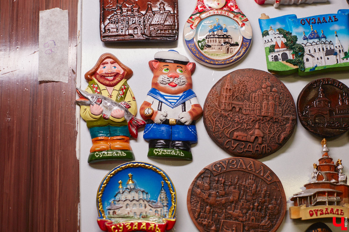 Григорий Кузьмин отметился в Книге рекордов России с коллекцией магнитов, связанных с Суздалем. Их у него больше тысячи! Мужчина собрал их вместе с коллегами к тысячелетию древнего города. И это мировое достижение, которое зафиксировано официально.
