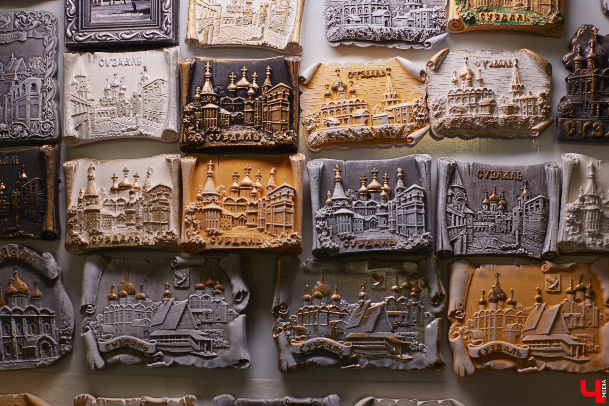 Григорий Кузьмин отметился в Книге рекордов России с коллекцией магнитов, связанных с Суздалем. Их у него больше тысячи! Мужчина собрал их вместе с коллегами к тысячелетию древнего города. И это мировое достижение, которое зафиксировано официально.