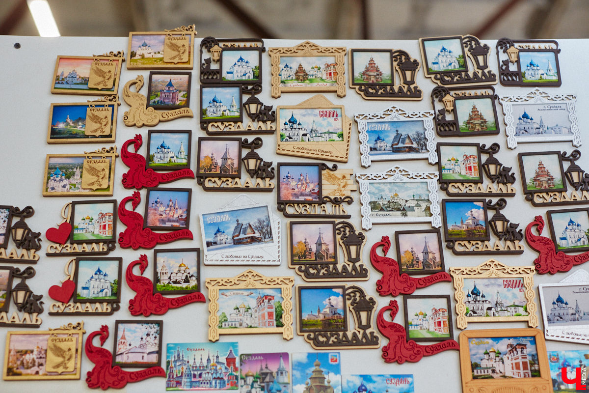 Григорий Кузьмин отметился в Книге рекордов России с коллекцией магнитов, связанных с Суздалем. Их у него больше тысячи! Мужчина собрал их вместе с коллегами к тысячелетию древнего города. И это мировое достижение, которое зафиксировано официально.