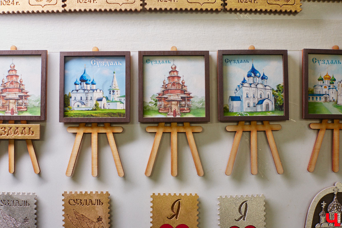 Григорий Кузьмин отметился в Книге рекордов России с коллекцией магнитов, связанных с Суздалем. Их у него больше тысячи! Мужчина собрал их вместе с коллегами к тысячелетию древнего города. И это мировое достижение, которое зафиксировано официально.