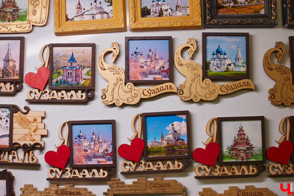 Григорий Кузьмин отметился в Книге рекордов России с коллекцией магнитов, связанных с Суздалем. Их у него больше тысячи! Мужчина собрал их вместе с коллегами к тысячелетию древнего города. И это мировое достижение, которое зафиксировано официально.