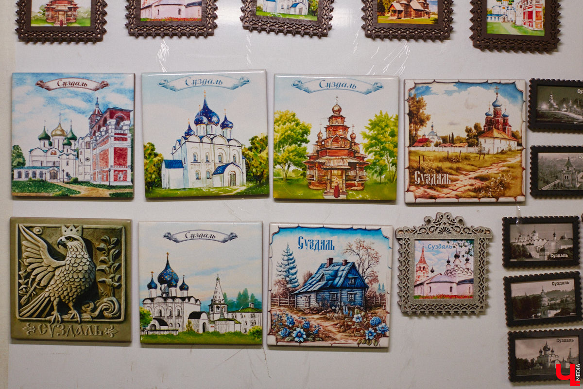 Григорий Кузьмин отметился в Книге рекордов России с коллекцией магнитов, связанных с Суздалем. Их у него больше тысячи! Мужчина собрал их вместе с коллегами к тысячелетию древнего города. И это мировое достижение, которое зафиксировано официально.