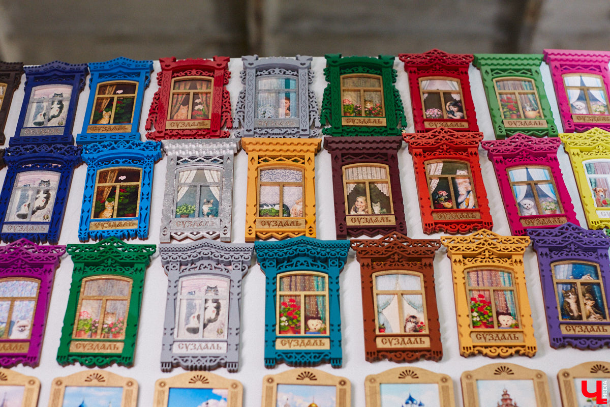 Григорий Кузьмин отметился в Книге рекордов России с коллекцией магнитов, связанных с Суздалем. Их у него больше тысячи! Мужчина собрал их вместе с коллегами к тысячелетию древнего города. И это мировое достижение, которое зафиксировано официально.