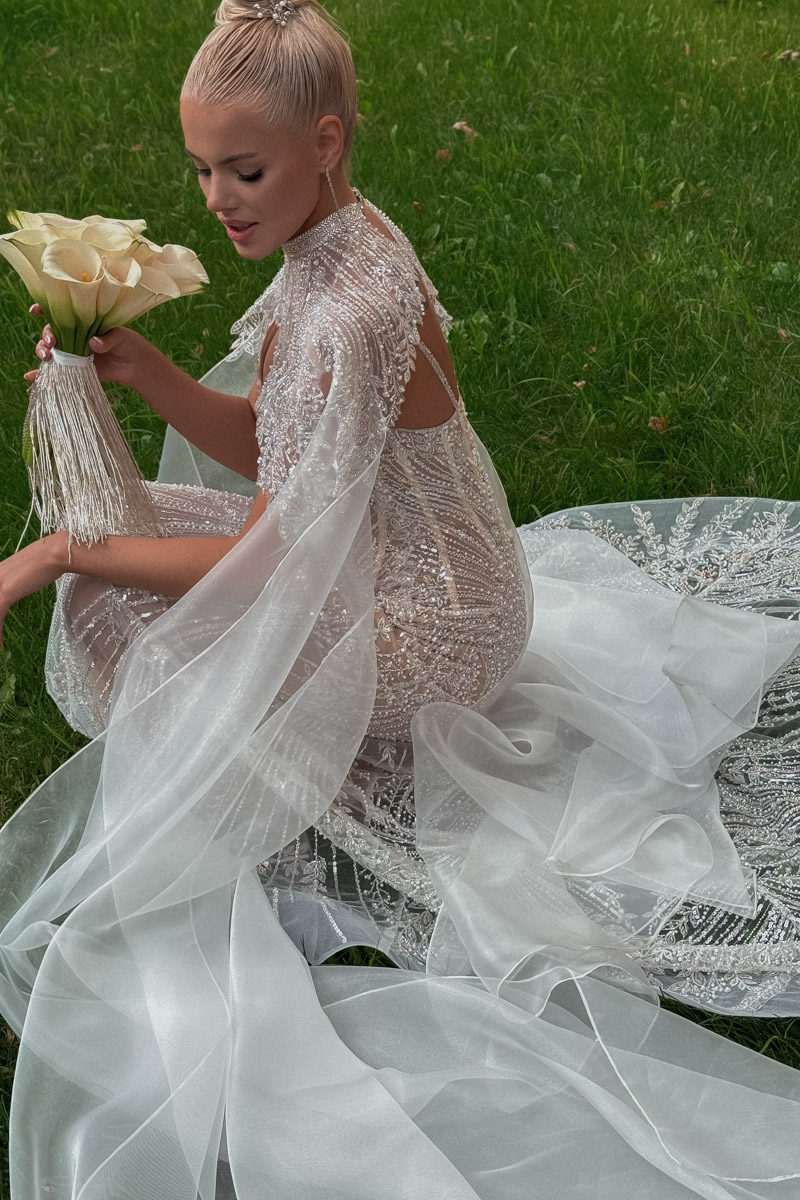 Каждой невесте хочется сиять, и прекрасным героиням нашего обзора это удалось на сто процентов. В преддверии активного свадебного сезона «Ключ-Медиа» собрал самые экстравагантные платья владимирских красавиц, начиная от космических и заканчивая поистине королевскими!