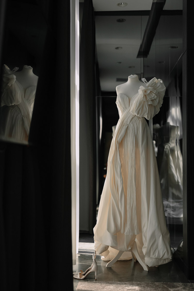 Каждой невесте хочется сиять, и прекрасным героиням нашего обзора это удалось на сто процентов. В преддверии активного свадебного сезона «Ключ-Медиа» собрал самые экстравагантные платья владимирских красавиц, начиная от космических и заканчивая поистине королевскими!