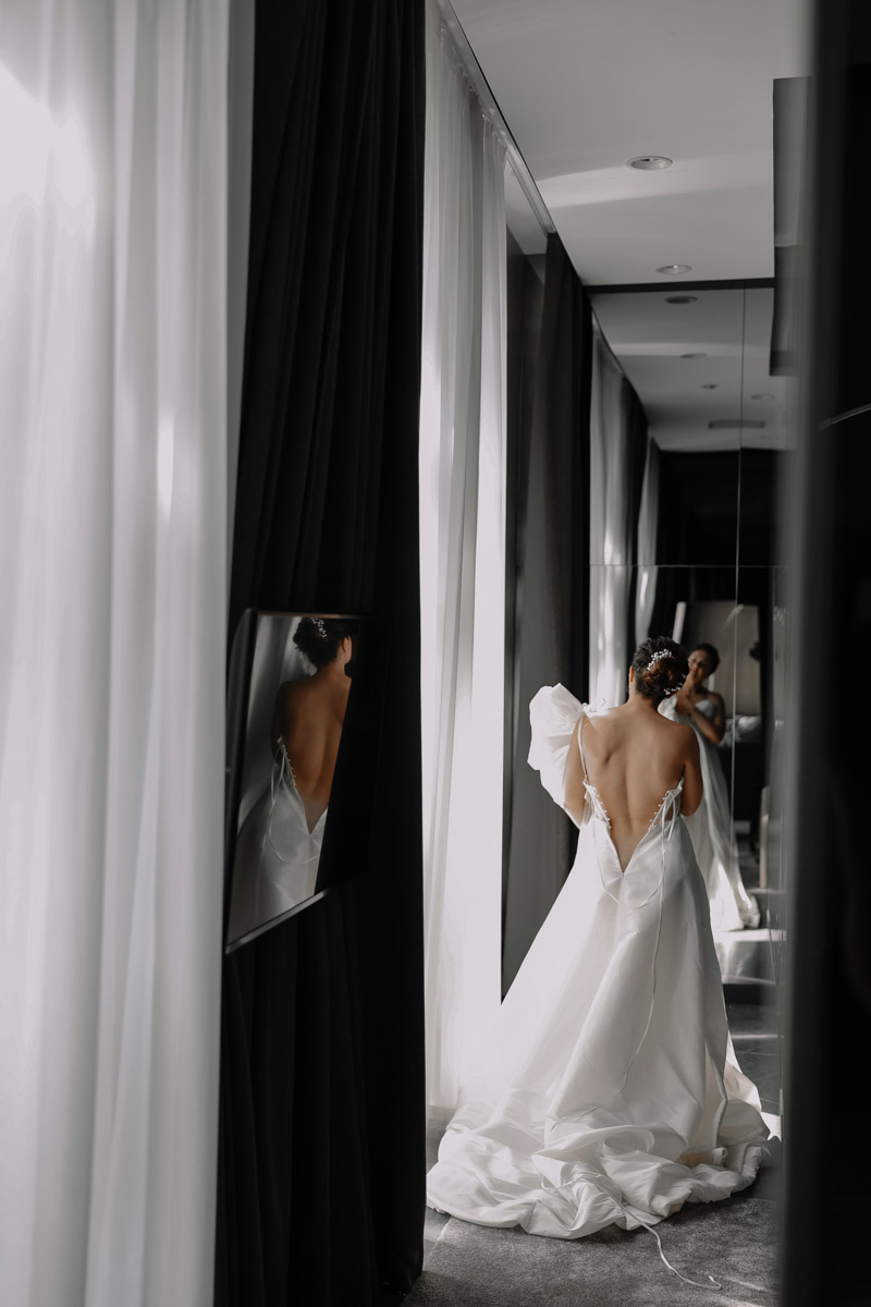 Каждой невесте хочется сиять, и прекрасным героиням нашего обзора это удалось на сто процентов. В преддверии активного свадебного сезона «Ключ-Медиа» собрал самые экстравагантные платья владимирских красавиц, начиная от космических и заканчивая поистине королевскими!