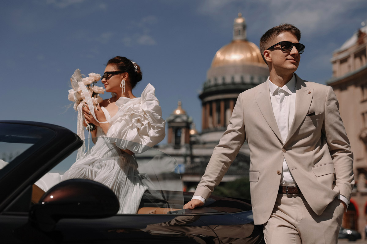 Каждой невесте хочется сиять, и прекрасным героиням нашего обзора это удалось на сто процентов. В преддверии активного свадебного сезона «Ключ-Медиа» собрал самые экстравагантные платья владимирских красавиц, начиная от космических и заканчивая поистине королевскими!