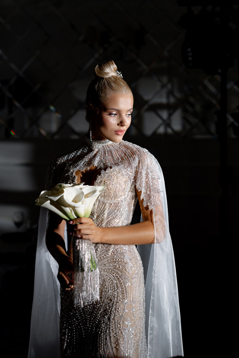 Каждой невесте хочется сиять, и прекрасным героиням нашего обзора это удалось на сто процентов. В преддверии активного свадебного сезона «Ключ-Медиа» собрал самые экстравагантные платья владимирских красавиц, начиная от космических и заканчивая поистине королевскими!