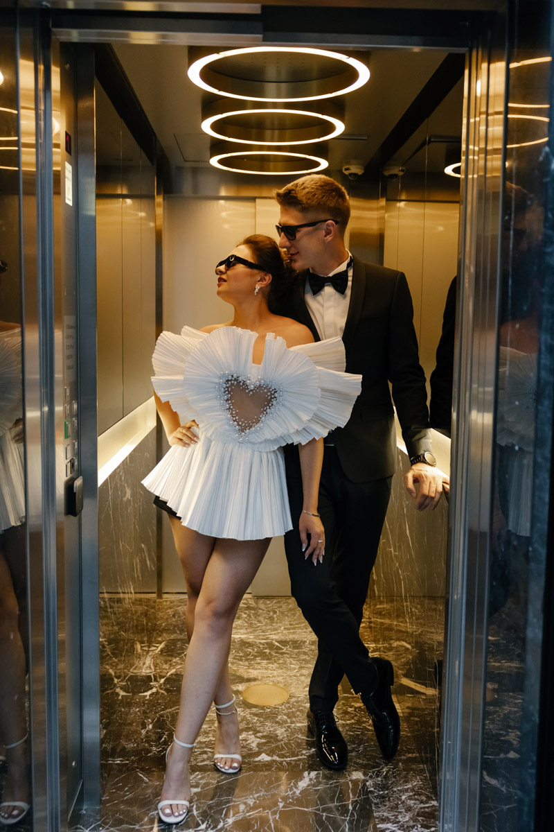 Каждой невесте хочется сиять, и прекрасным героиням нашего обзора это удалось на сто процентов. В преддверии активного свадебного сезона «Ключ-Медиа» собрал самые экстравагантные платья владимирских красавиц, начиная от космических и заканчивая поистине королевскими!