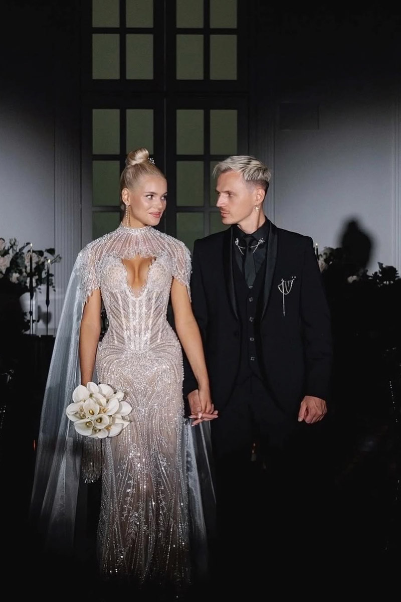 Каждой невесте хочется сиять, и прекрасным героиням нашего обзора это удалось на сто процентов. В преддверии активного свадебного сезона «Ключ-Медиа» собрал самые экстравагантные платья владимирских красавиц, начиная от космических и заканчивая поистине королевскими!