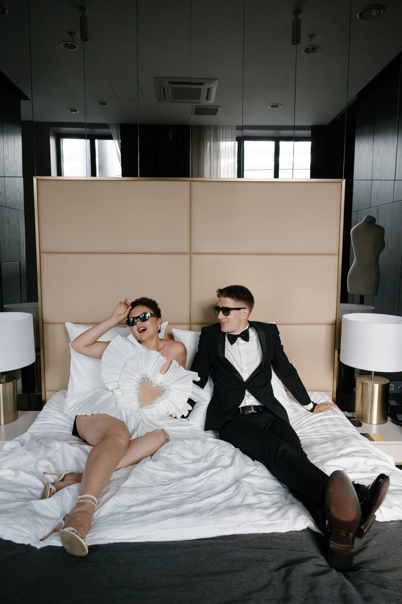 Каждой невесте хочется сиять, и прекрасным героиням нашего обзора это удалось на сто процентов. В преддверии активного свадебного сезона «Ключ-Медиа» собрал самые экстравагантные платья владимирских красавиц, начиная от космических и заканчивая поистине королевскими!