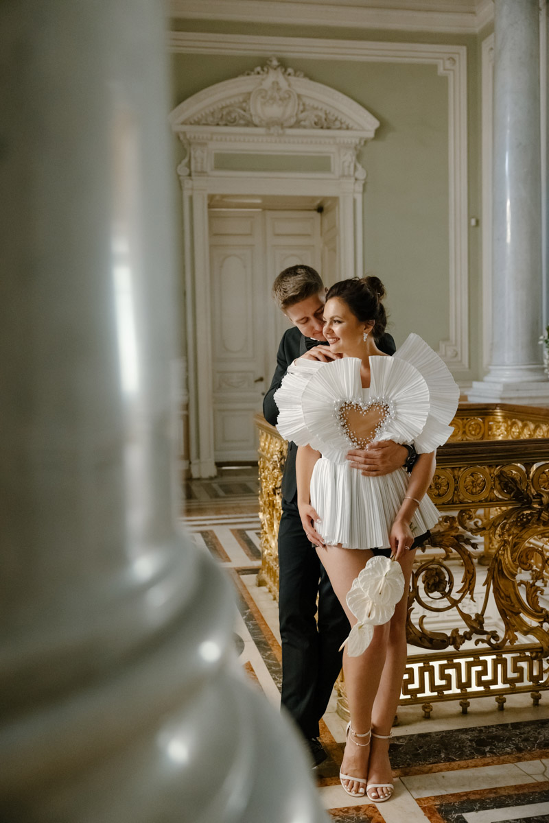 Каждой невесте хочется сиять, и прекрасным героиням нашего обзора это удалось на сто процентов. В преддверии активного свадебного сезона «Ключ-Медиа» собрал самые экстравагантные платья владимирских красавиц, начиная от космических и заканчивая поистине королевскими!