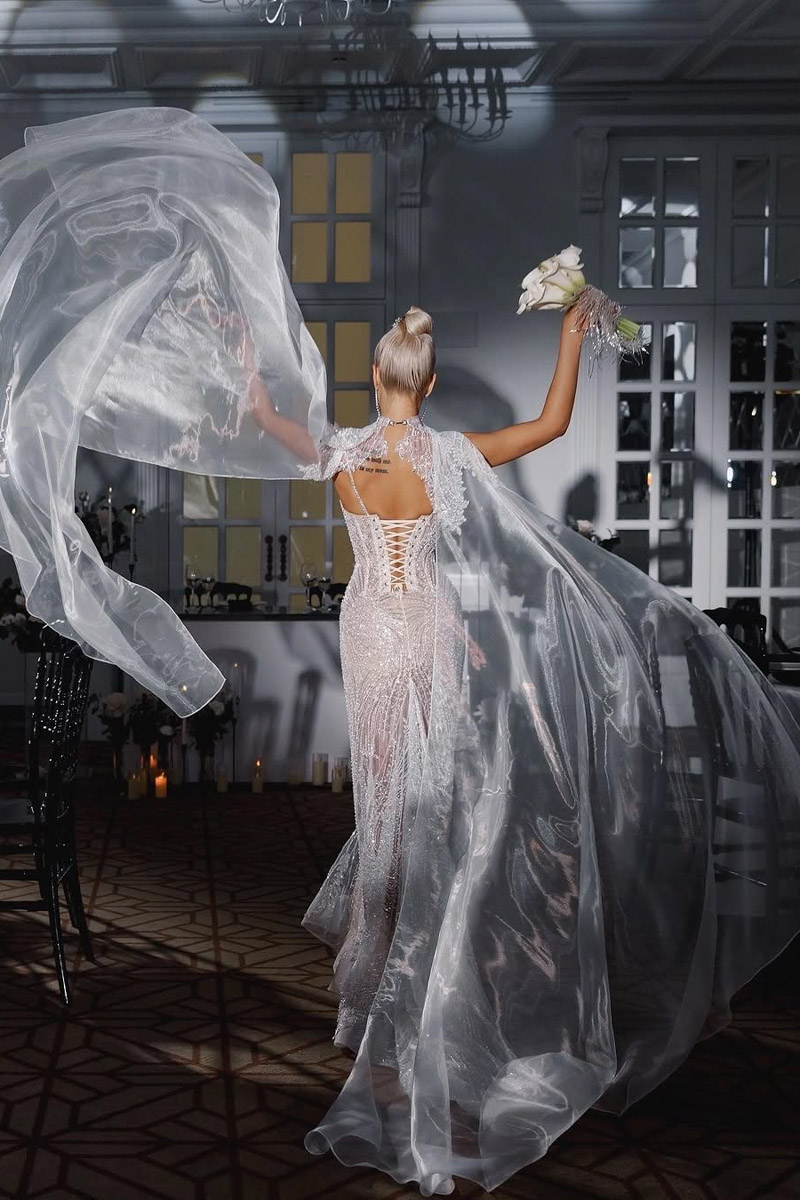 Каждой невесте хочется сиять, и прекрасным героиням нашего обзора это удалось на сто процентов. В преддверии активного свадебного сезона «Ключ-Медиа» собрал самые экстравагантные платья владимирских красавиц, начиная от космических и заканчивая поистине королевскими!