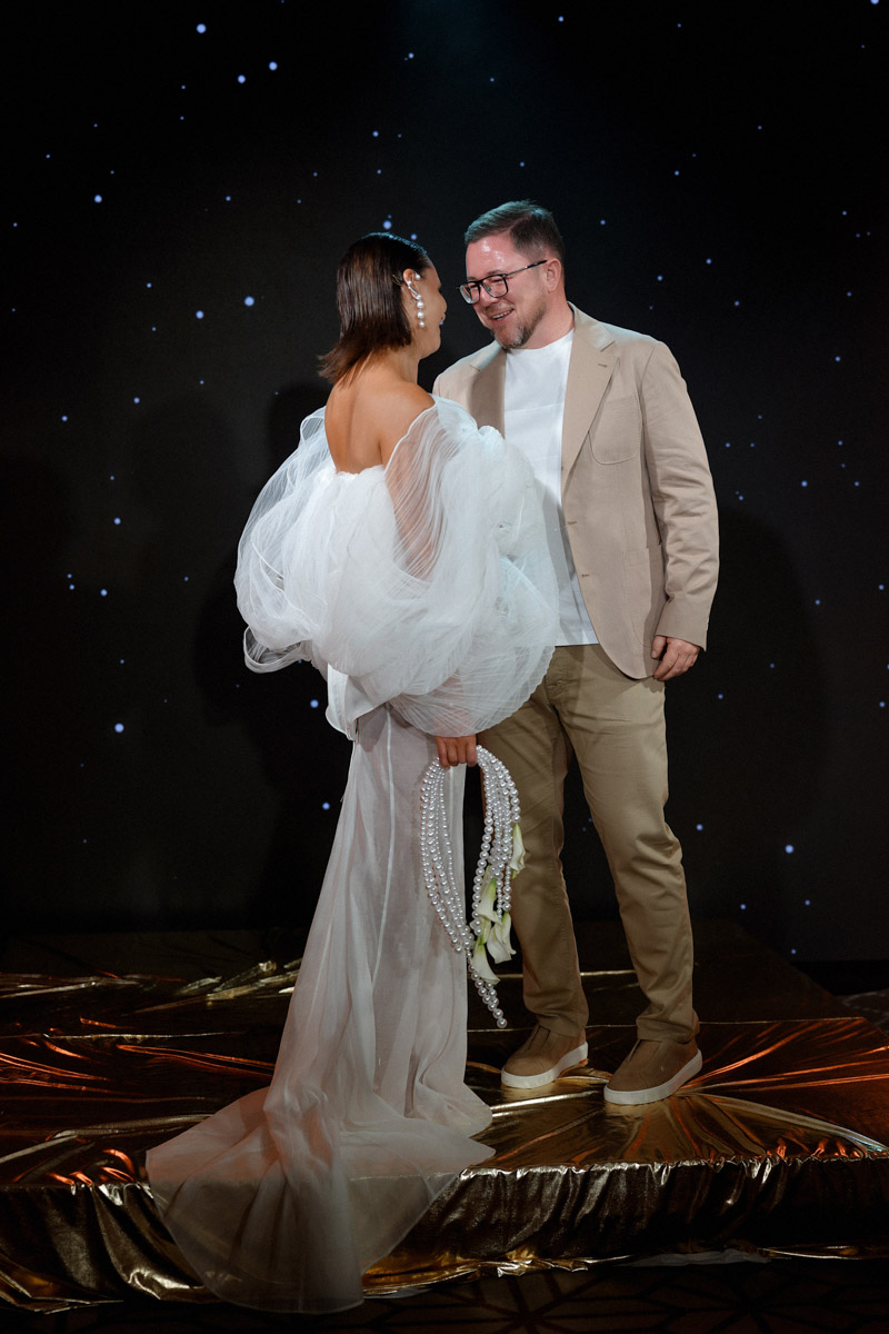 Каждой невесте хочется сиять, и прекрасным героиням нашего обзора это удалось на сто процентов. В преддверии активного свадебного сезона «Ключ-Медиа» собрал самые экстравагантные платья владимирских красавиц, начиная от космических и заканчивая поистине королевскими!