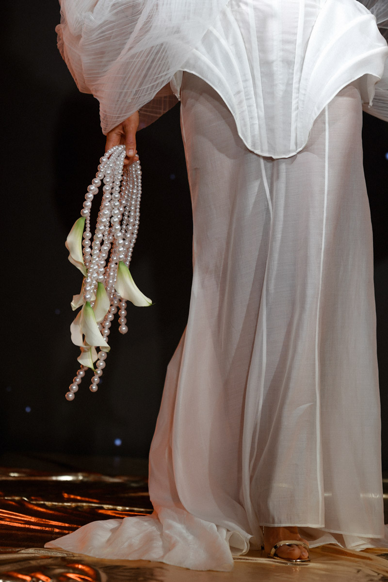 Каждой невесте хочется сиять, и прекрасным героиням нашего обзора это удалось на сто процентов. В преддверии активного свадебного сезона «Ключ-Медиа» собрал самые экстравагантные платья владимирских красавиц, начиная от космических и заканчивая поистине королевскими!