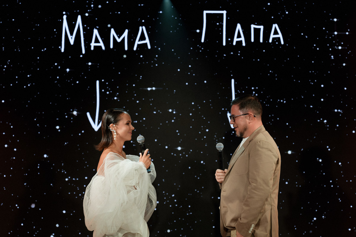 Каждой невесте хочется сиять, и прекрасным героиням нашего обзора это удалось на сто процентов. В преддверии активного свадебного сезона «Ключ-Медиа» собрал самые экстравагантные платья владимирских красавиц, начиная от космических и заканчивая поистине королевскими!