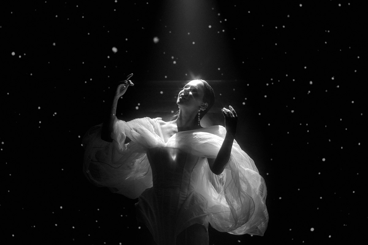 Каждой невесте хочется сиять, и прекрасным героиням нашего обзора это удалось на сто процентов. В преддверии активного свадебного сезона «Ключ-Медиа» собрал самые экстравагантные платья владимирских красавиц, начиная от космических и заканчивая поистине королевскими!