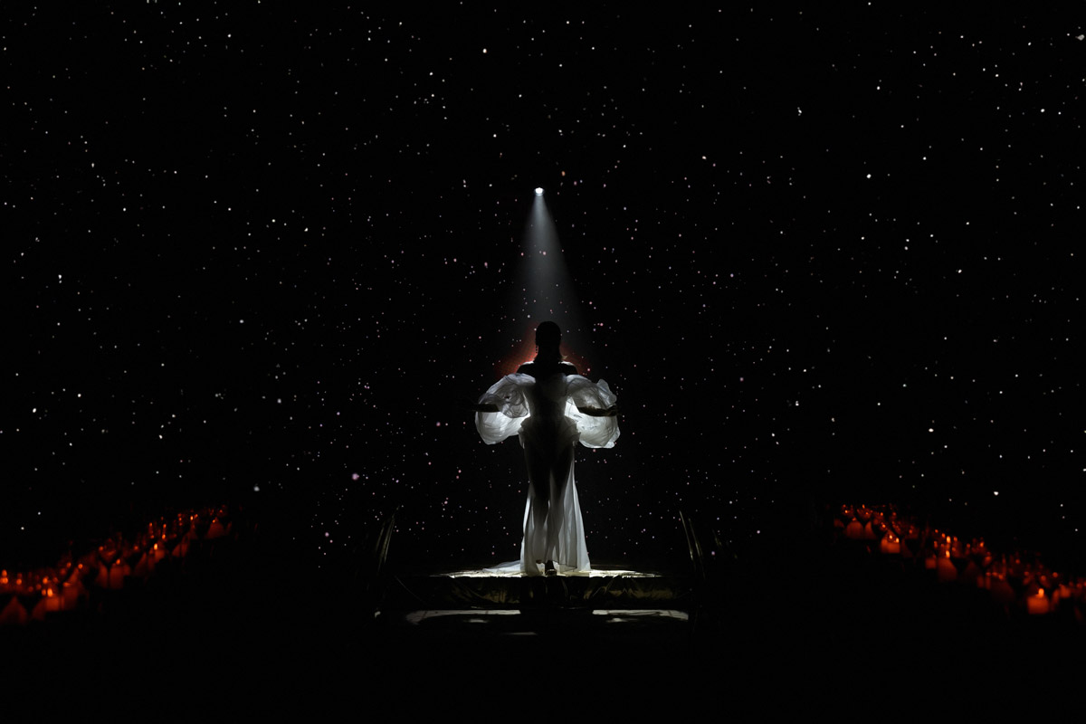 Каждой невесте хочется сиять, и прекрасным героиням нашего обзора это удалось на сто процентов. В преддверии активного свадебного сезона «Ключ-Медиа» собрал самые экстравагантные платья владимирских красавиц, начиная от космических и заканчивая поистине королевскими!