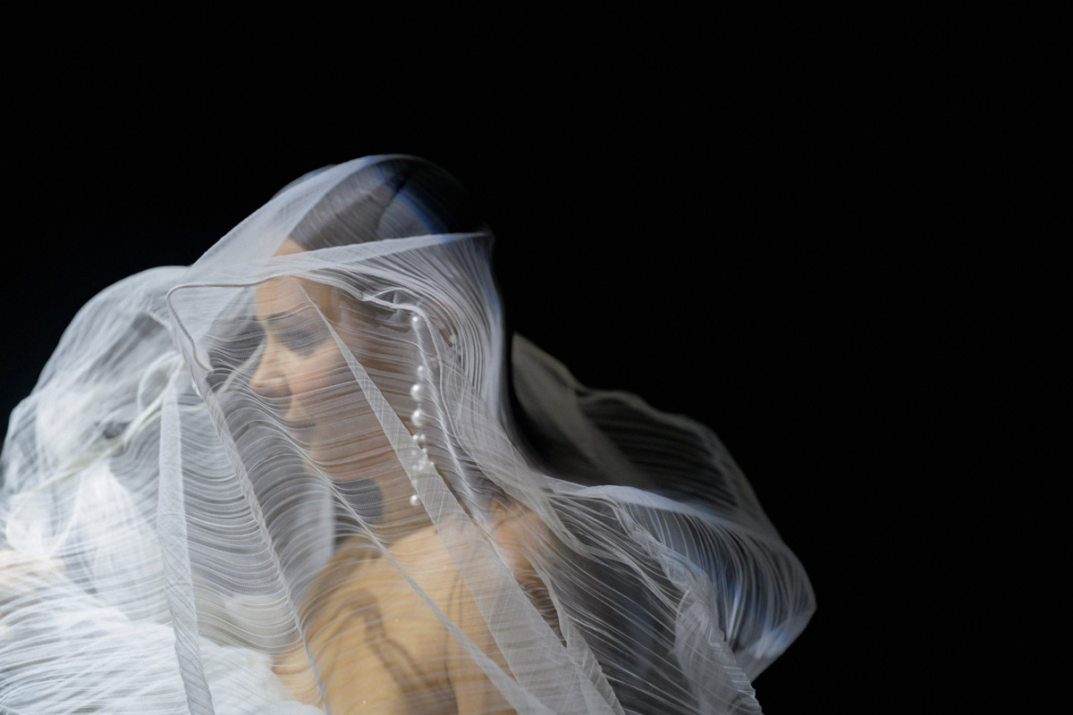 Каждой невесте хочется сиять, и прекрасным героиням нашего обзора это удалось на сто процентов. В преддверии активного свадебного сезона «Ключ-Медиа» собрал самые экстравагантные платья владимирских красавиц, начиная от космических и заканчивая поистине королевскими!