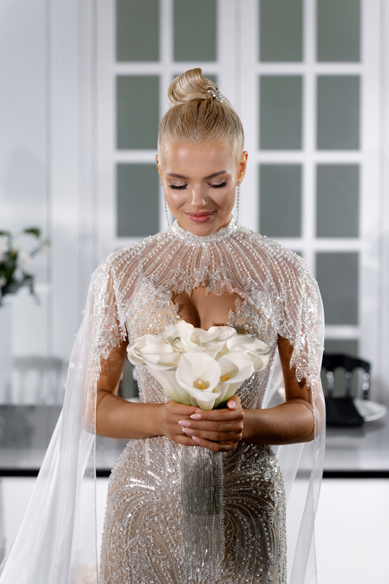 Каждой невесте хочется сиять, и прекрасным героиням нашего обзора это удалось на сто процентов. В преддверии активного свадебного сезона «Ключ-Медиа» собрал самые экстравагантные платья владимирских красавиц, начиная от космических и заканчивая поистине королевскими!