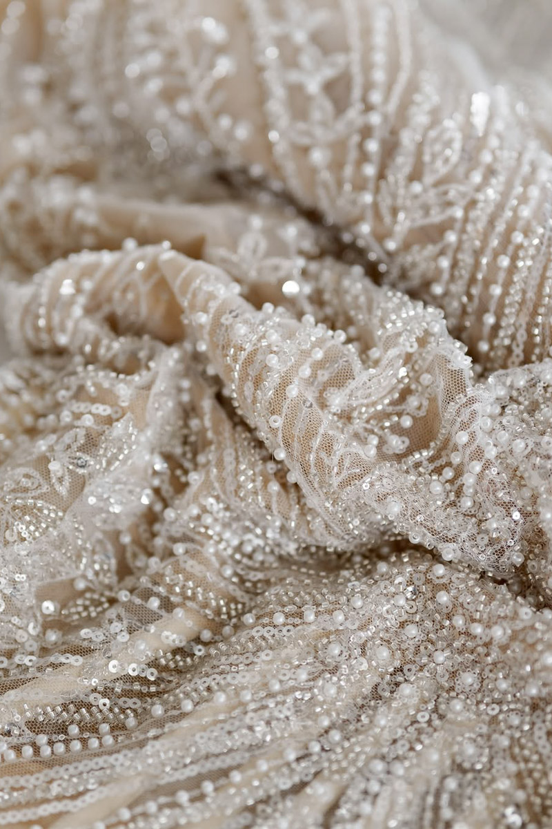 Каждой невесте хочется сиять, и прекрасным героиням нашего обзора это удалось на сто процентов. В преддверии активного свадебного сезона «Ключ-Медиа» собрал самые экстравагантные платья владимирских красавиц, начиная от космических и заканчивая поистине королевскими!