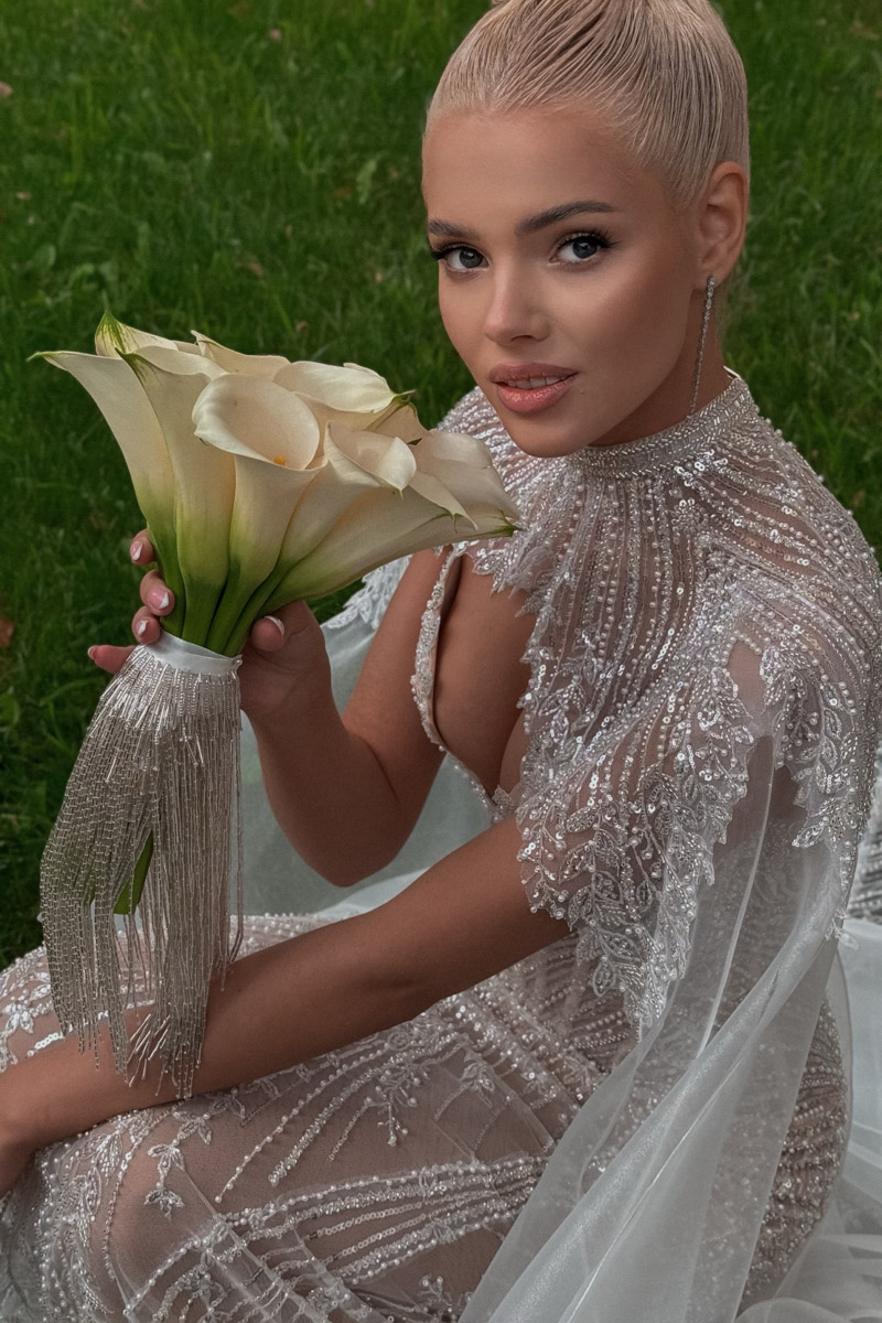 Каждой невесте хочется сиять, и прекрасным героиням нашего обзора это удалось на сто процентов. В преддверии активного свадебного сезона «Ключ-Медиа» собрал самые экстравагантные платья владимирских красавиц, начиная от космических и заканчивая поистине королевскими!