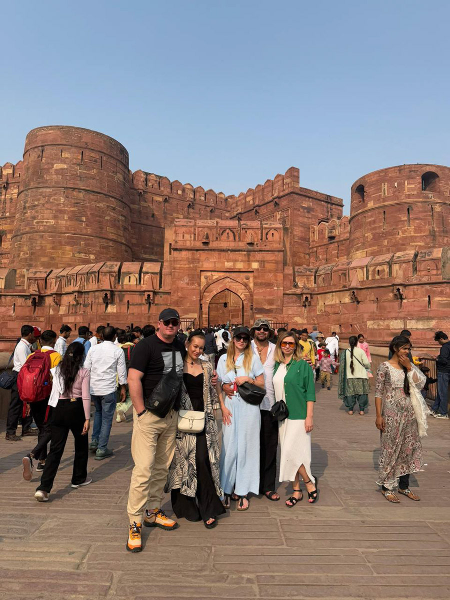 Индия может быть очень разной: это и белоснежные пляжи Гоа, и грязные улицы Старого города Дели. Неудивительно, что на север страны туристы едут менее охотно. А ведь он невероятно самобытен! Это подтверждает и Наталья Савенко из Коврова, которая выбрала не самый популярный маршрут и рассказала о нем нашему изданию.