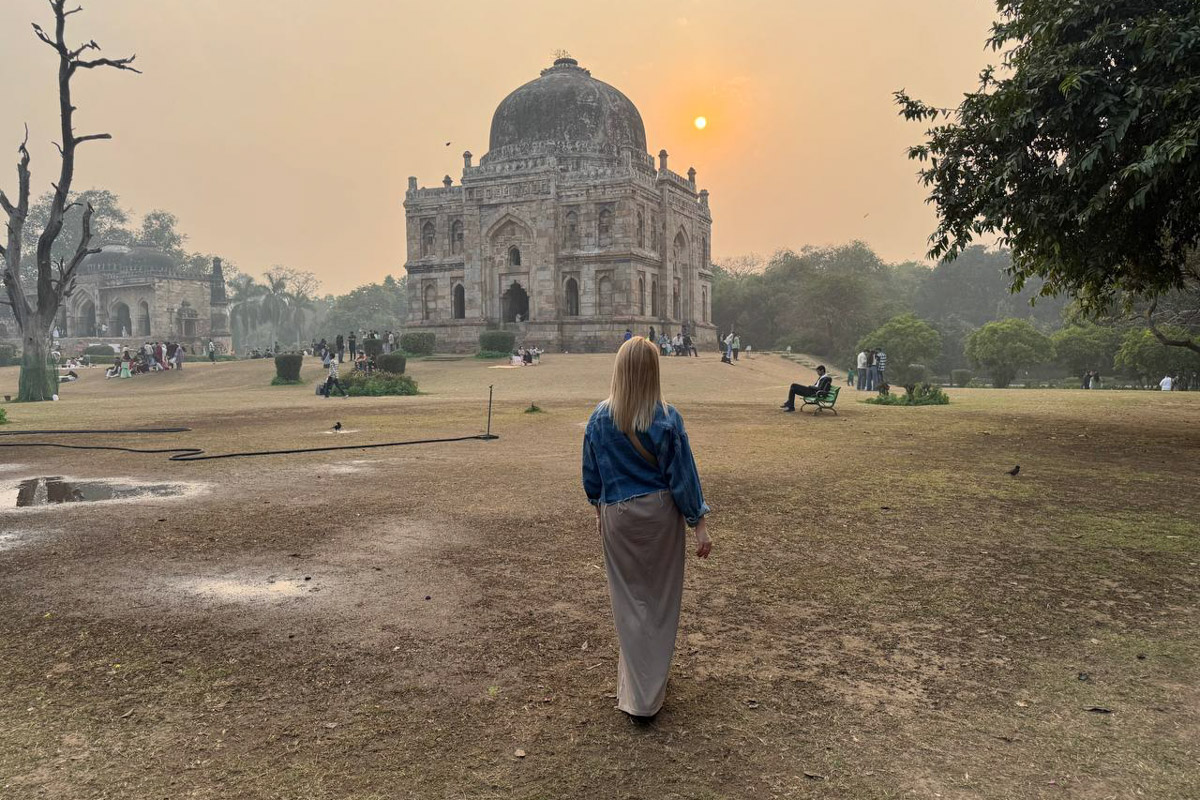Индия может быть очень разной: это и белоснежные пляжи Гоа, и грязные улицы Старого города Дели. Неудивительно, что на север страны туристы едут менее охотно. А ведь он невероятно самобытен! Это подтверждает и Наталья Савенко из Коврова, которая выбрала не самый популярный маршрут и рассказала о нем нашему изданию.