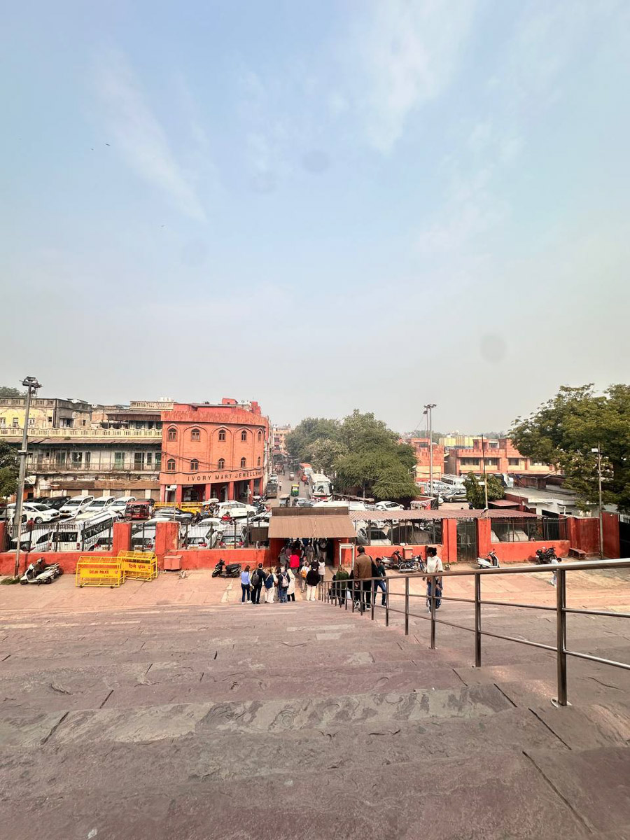 Индия может быть очень разной: это и белоснежные пляжи Гоа, и грязные улицы Старого города Дели. Неудивительно, что на север страны туристы едут менее охотно. А ведь он невероятно самобытен! Это подтверждает и Наталья Савенко из Коврова, которая выбрала не самый популярный маршрут и рассказала о нем нашему изданию.