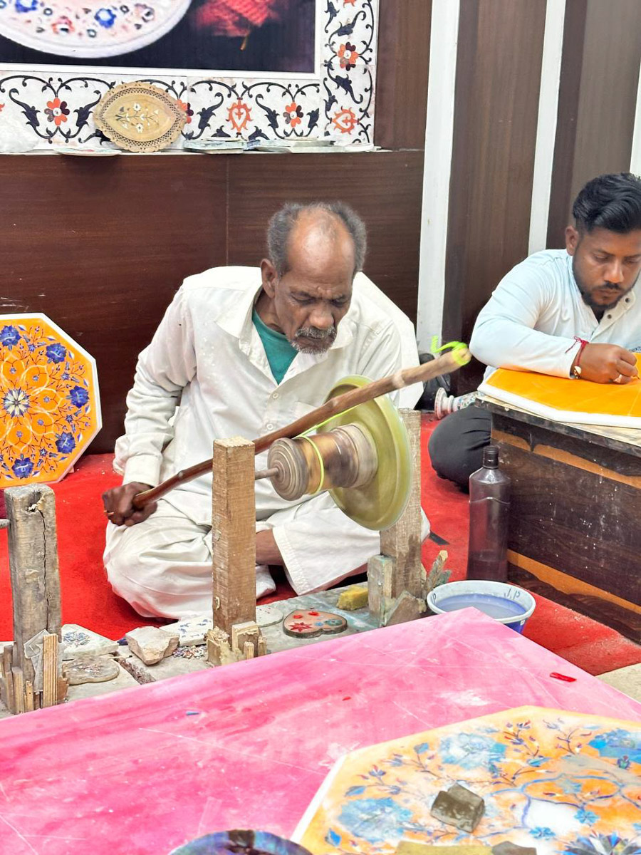 Индия может быть очень разной: это и белоснежные пляжи Гоа, и грязные улицы Старого города Дели. Неудивительно, что на север страны туристы едут менее охотно. А ведь он невероятно самобытен! Это подтверждает и Наталья Савенко из Коврова, которая выбрала не самый популярный маршрут и рассказала о нем нашему изданию.