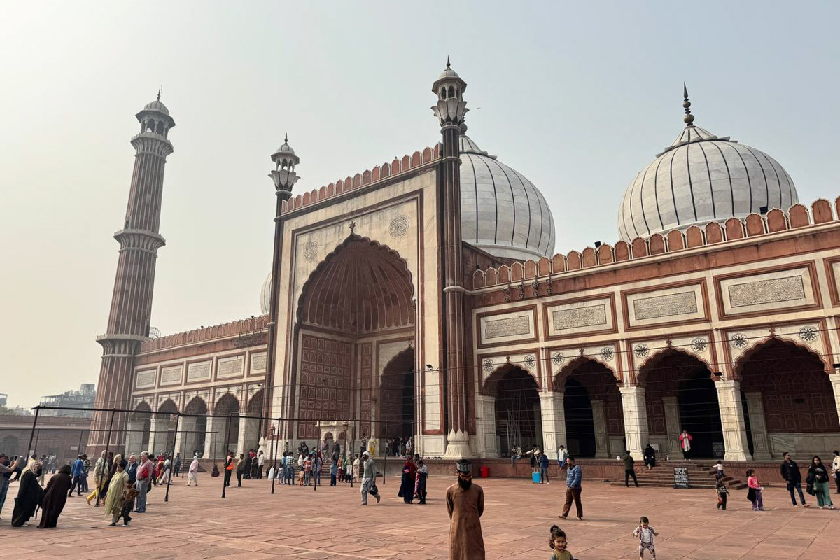 Индия может быть очень разной: это и белоснежные пляжи Гоа, и грязные улицы Старого города Дели. Неудивительно, что на север страны туристы едут менее охотно. А ведь он невероятно самобытен! Это подтверждает и Наталья Савенко из Коврова, которая выбрала не самый популярный маршрут и рассказала о нем нашему изданию.