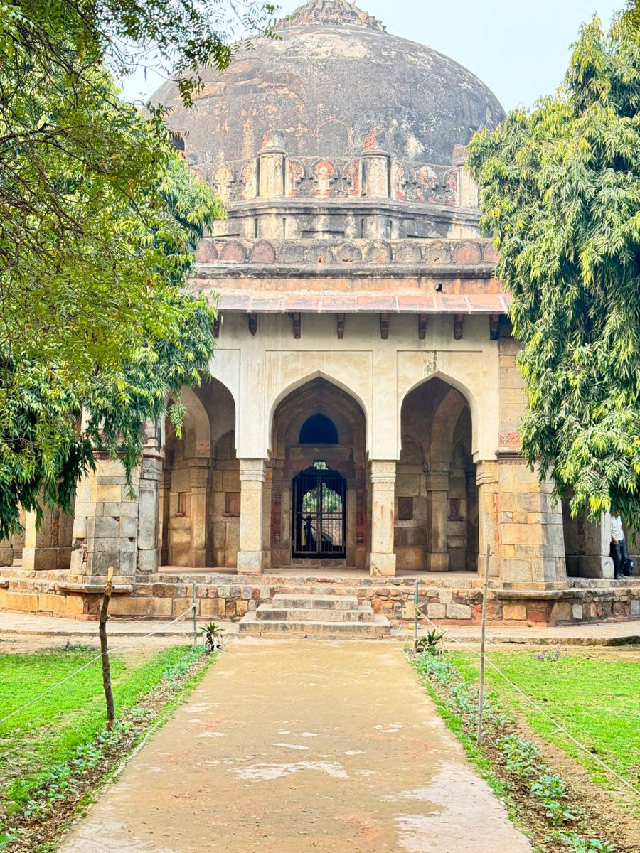 Индия может быть очень разной: это и белоснежные пляжи Гоа, и грязные улицы Старого города Дели. Неудивительно, что на север страны туристы едут менее охотно. А ведь он невероятно самобытен! Это подтверждает и Наталья Савенко из Коврова, которая выбрала не самый популярный маршрут и рассказала о нем нашему изданию.