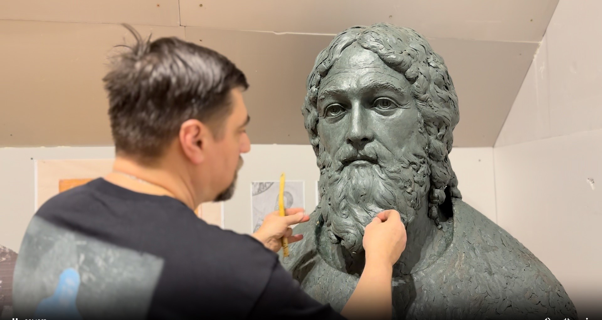 Уже этим летом во Владимире установят памятник благоверному князю Андрею Боголюбскому. Шестиметровую композицию собираются вписать в пространство смотровой площадки около Дмитриевского собора. О том, как будет выглядеть скульптура и каким видят проект благоустройства прилегающей территории, узнал «Ключ-Медиа».