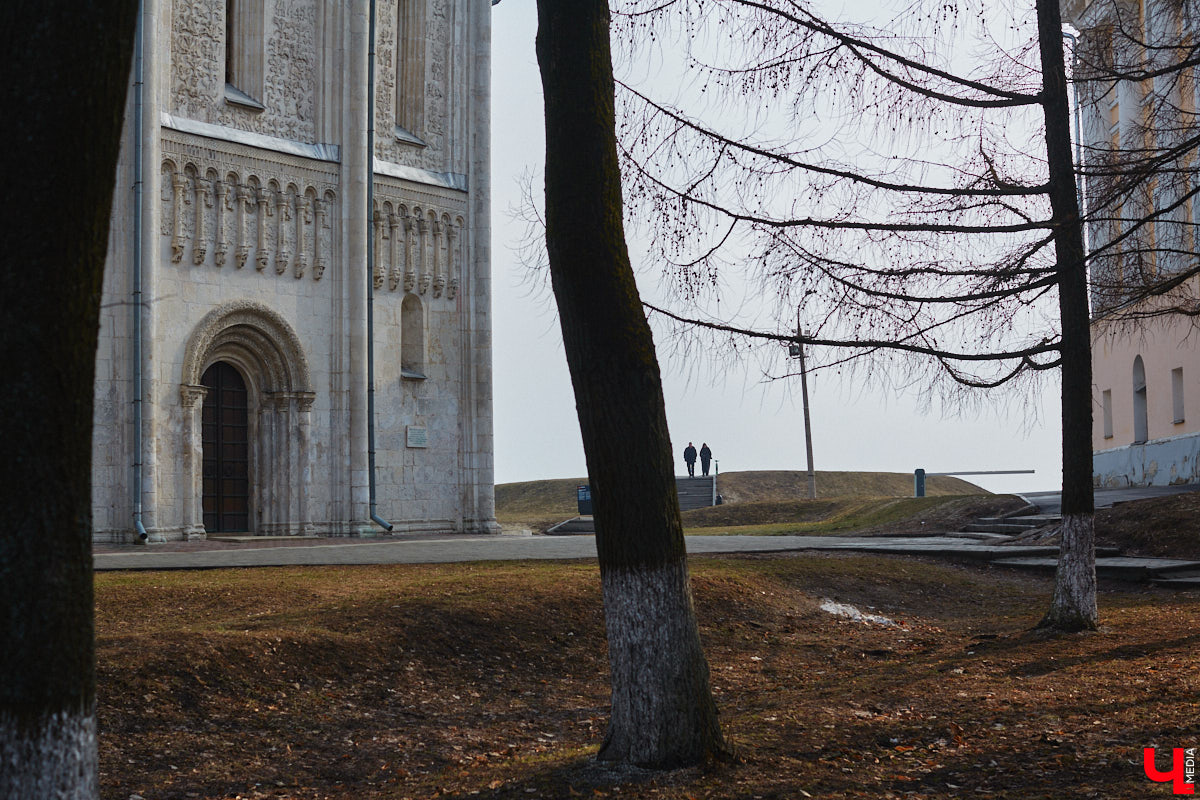 Уже этим летом во Владимире установят памятник благоверному князю Андрею Боголюбскому. Шестиметровую композицию собираются вписать в пространство смотровой площадки около Дмитриевского собора. О том, как будет выглядеть скульптура и каким видят проект благоустройства прилегающей территории, узнал «Ключ-Медиа».