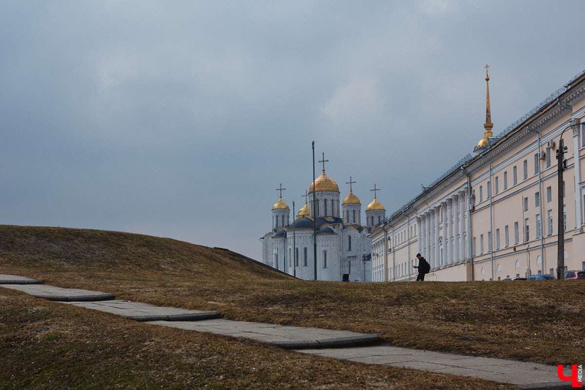 Уже этим летом во Владимире установят памятник благоверному князю Андрею Боголюбскому. Шестиметровую композицию собираются вписать в пространство смотровой площадки около Дмитриевского собора. О том, как будет выглядеть скульптура и каким видят проект благоустройства прилегающей территории, узнал «Ключ-Медиа».