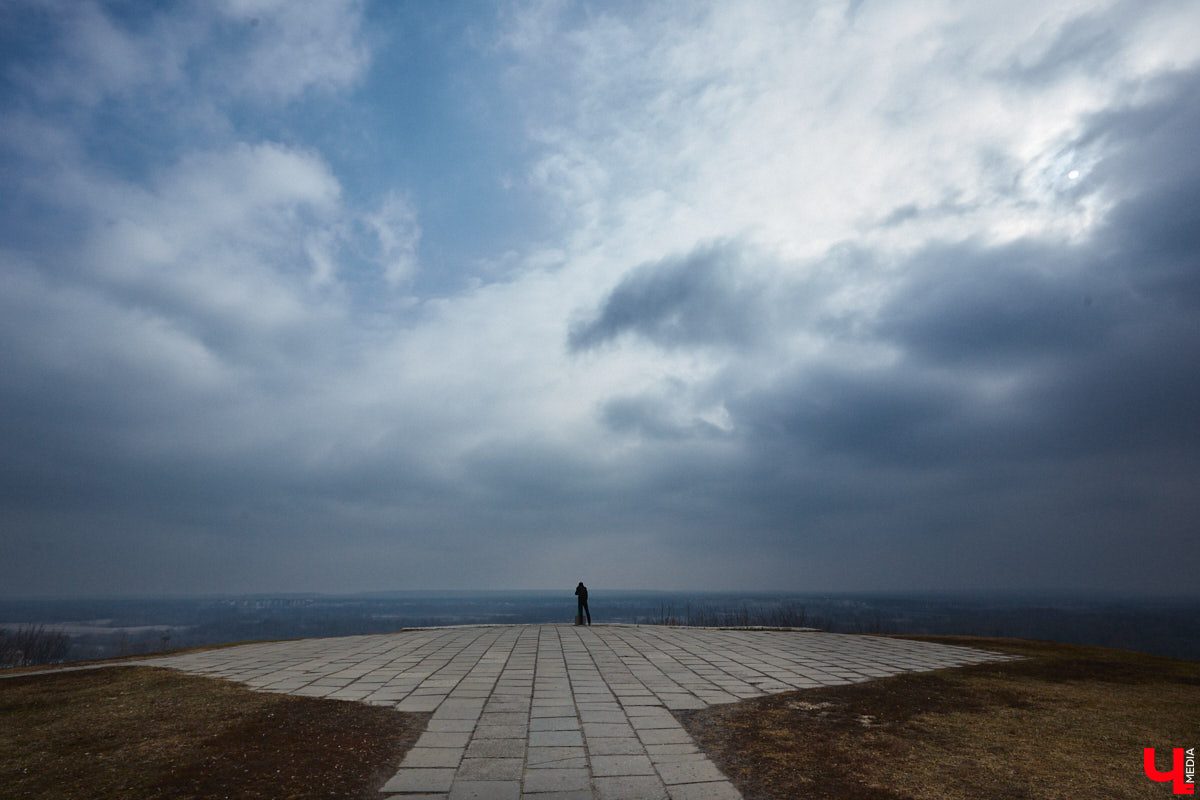 Уже этим летом во Владимире установят памятник благоверному князю Андрею Боголюбскому. Шестиметровую композицию собираются вписать в пространство смотровой площадки около Дмитриевского собора. О том, как будет выглядеть скульптура и каким видят проект благоустройства прилегающей территории, узнал «Ключ-Медиа».