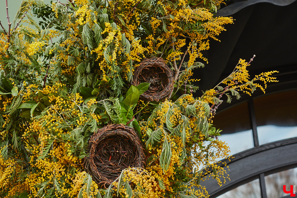 Выпал снег? Не беда! Душа уже распахнулась навстречу весне. Подхватили вайб благоухающего сезона и владимирские локации. Одни оформили тематические фотозоны, другие расцвели благодаря красочному оформлению. Кто поспешил выделиться на фоне остальных, узнал «Ключ-Медиа».