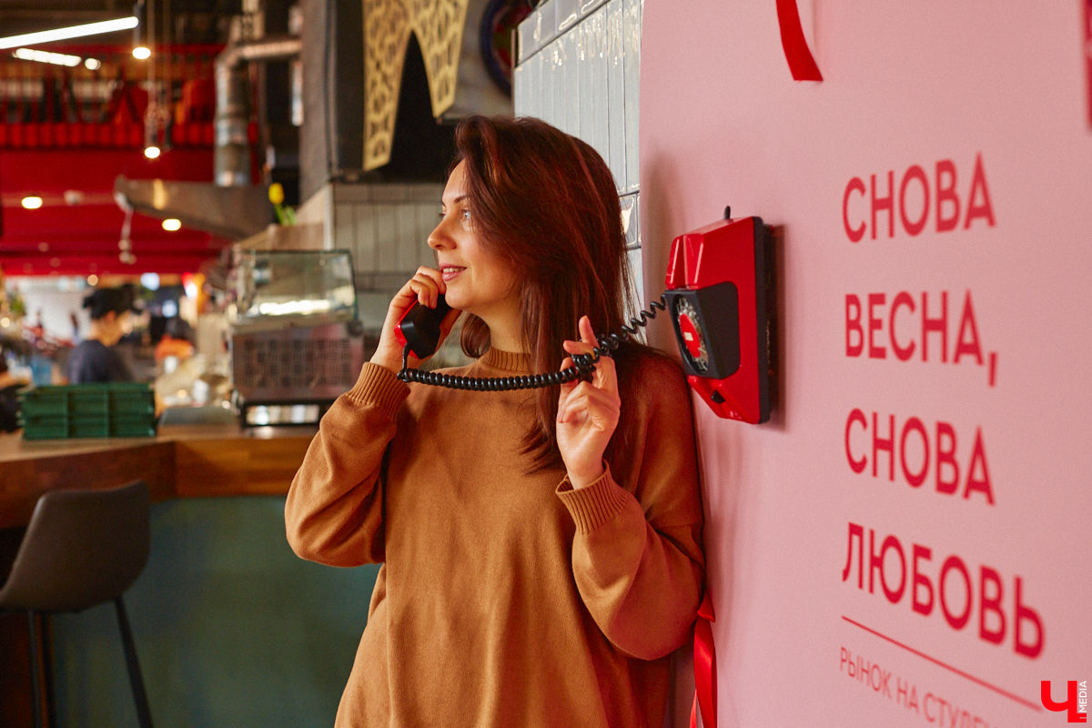 Выпал снег? Не беда! Душа уже распахнулась навстречу весне. Подхватили вайб благоухающего сезона и владимирские локации. Одни оформили тематические фотозоны, другие расцвели благодаря красочному оформлению. Кто поспешил выделиться на фоне остальных, узнал «Ключ-Медиа».