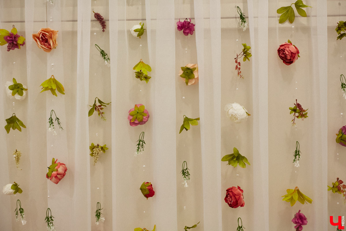 Выпал снег? Не беда! Душа уже распахнулась навстречу весне. Подхватили вайб благоухающего сезона и владимирские локации. Одни оформили тематические фотозоны, другие расцвели благодаря красочному оформлению. Кто поспешил выделиться на фоне остальных, узнал «Ключ-Медиа».