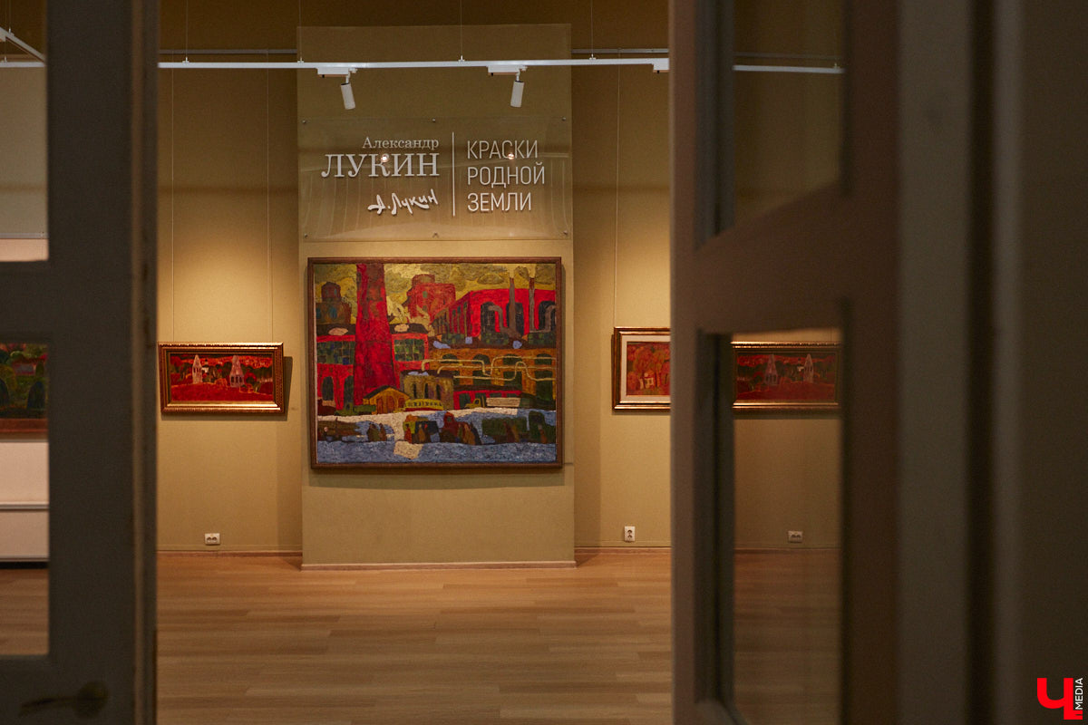 Выпал снег? Не беда! Душа уже распахнулась навстречу весне. Подхватили вайб благоухающего сезона и владимирские локации. Одни оформили тематические фотозоны, другие расцвели благодаря красочному оформлению. Кто поспешил выделиться на фоне остальных, узнал «Ключ-Медиа».